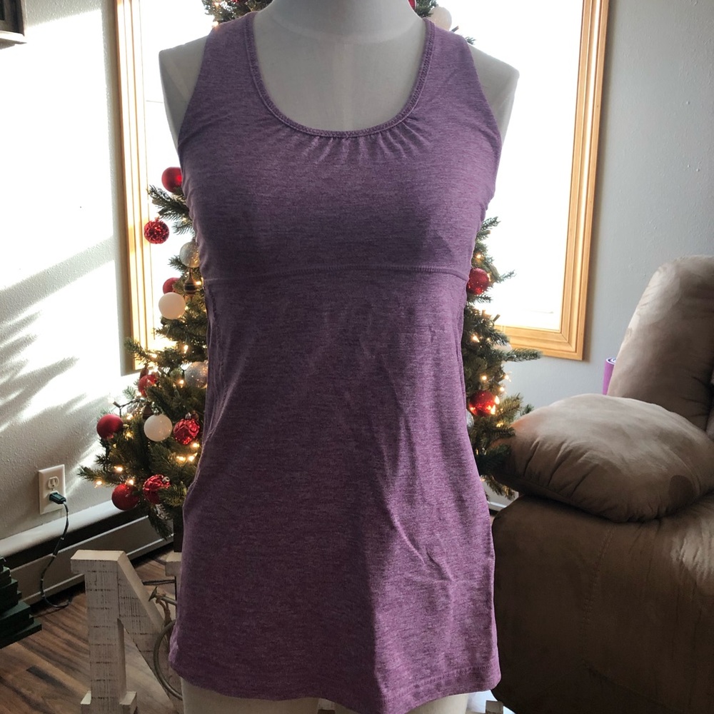 Lululemon tank top with shelf bra size 6